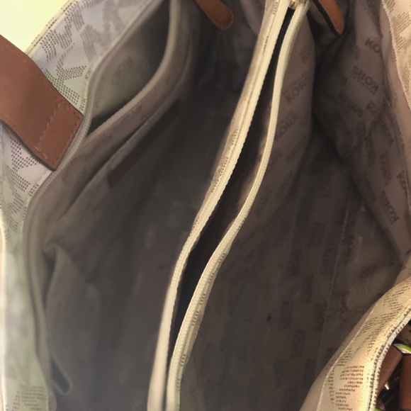 Michael Kors Signature Vanilla Hamilton Tote Bag - Picture 4 of 5